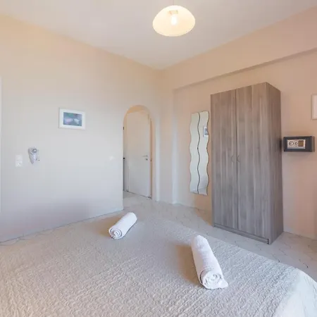 Eden Sea View Apartment Mesongí