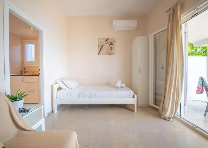 Calm Sea View Apartments Mesongí