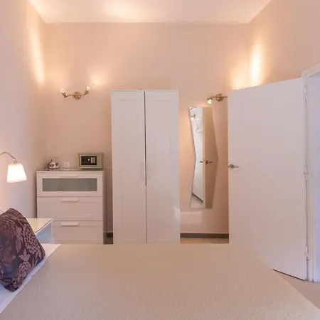 Calm Sea View Apartments Apartamento